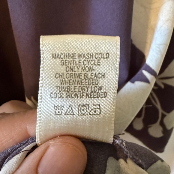 West Kei Floral V-Neck Blouse - Lavender and White - Picture 8 of 11